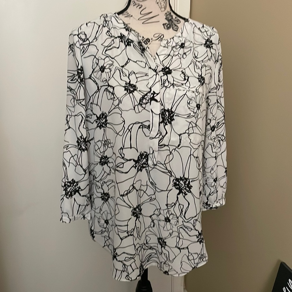 NYDJ size medium black/white floral top worn once